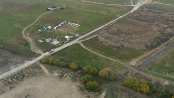 Dua Truk Mengemudi Dan Bertemu Dirt Road Countryside Fields Udara — Stok Video