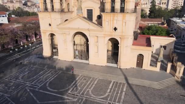 Airial Tilt Shot Drone Terbang Menuju Katedral Cordoba Plaza San — Stok Video