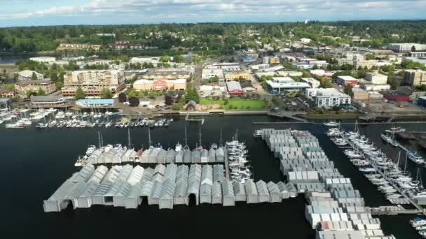 位于华盛顿州奥林匹亚市的奥林匹亚游艇俱乐部和西湾 由国会山湖畔拍摄的4K空中无人驾驶飞机拍摄的电影 全景尽收眼底 — 图库视频影像