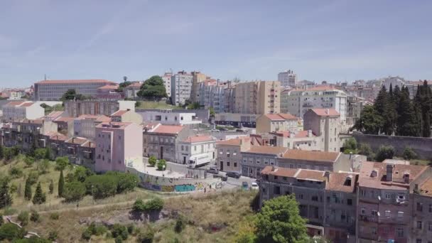 Vuelo Aéreo Avión Tripulado Casal Ventoso Lisboa Volando Muy Lentamente — Vídeos de Stock