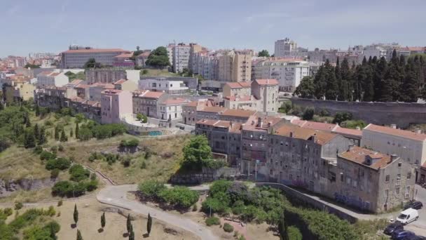 Légi Felvétel Egy Lisszaboni Parkról Casal Ventoso Környékén Lassan Közeledünk — Stock videók