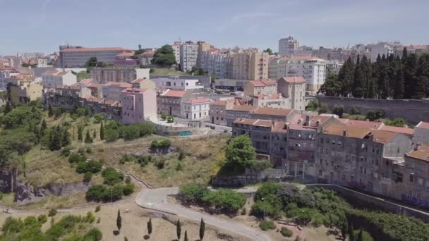 Casal Ventoso Lisboa Portugal Drone Shot Movimiento Seguimiento Aéreo Izquierda — Vídeo de stock