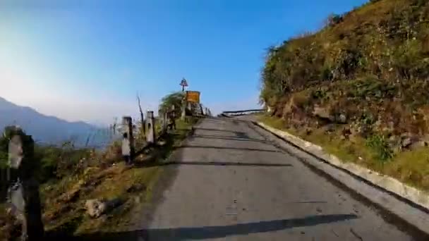 Motorradfahren Auf Der Straße Wird Sikkim Himalayas India Januar 2020 — Stockvideo