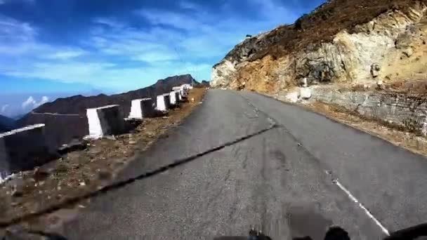 Pozbywanie Się Motocykli Ulicach Jest Robione Sikkim Himalayas India Dniu — Wideo stockowe