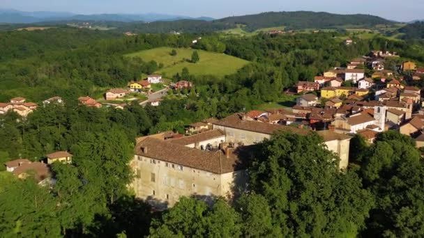 Vista Aérea Sobre Castillo Tassarolo Soleada Gavi Novi Ligure Italia — Vídeo de stock