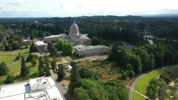 Drone Aéreo Cinemático Fotografa Edifício Capitólio Estado Washington Campus Lago — Vídeo de Stock