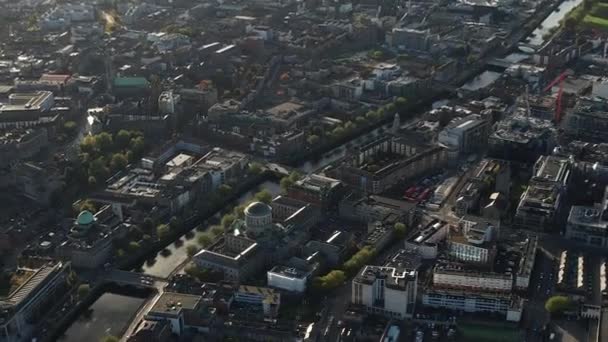 Dublin Downtown Riverfront Irlanda Vista Aérea Cuatro Tribunales Río Liffey — Vídeo de stock