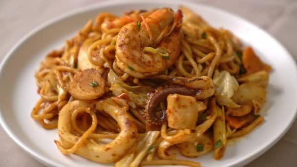 Roer Gebakken Tom Yum Zeevruchten Gedroogde Spaghetti Fusion Food Stijl — Stockvideo