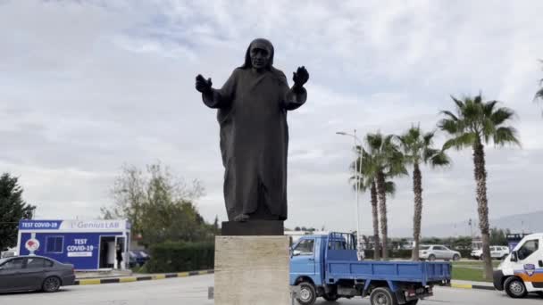 Mãe Teresa Estátua Tirana Albania Fora Aeroporto Internacional Tirana — Vídeo de Stock