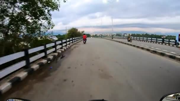 Motorradfahren Auf Der Straße Wird Jan 2020 Coimbatore Indien Aufgenommen — Stockvideo