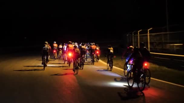 Corsa Bicicletta Nella Notte — Video Stock