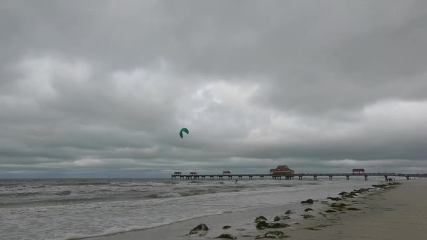 플로리다 클리어 폭풍이 지나간 바람을 달리는 — 비디오