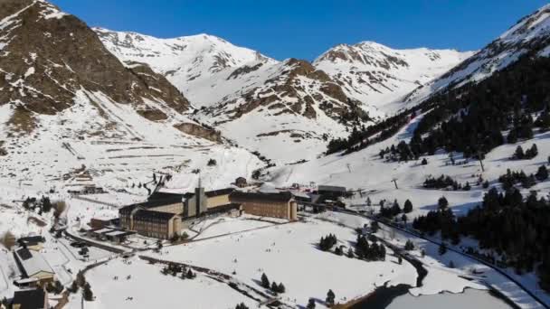 Vzduch Svatyně Nuria Pyrenejích Mezi Vysokými Horami — Stock video