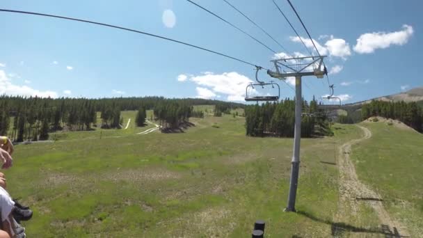 Montar Telesilla Montaña Verano Una Estación Esquí Popular Colorado — Vídeo de stock
