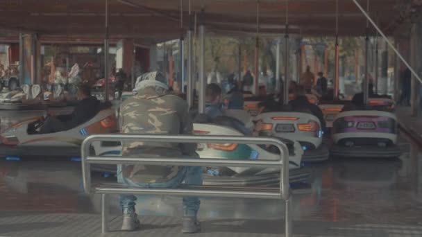 Man Sitting Bench Amusement Park — Stock Video