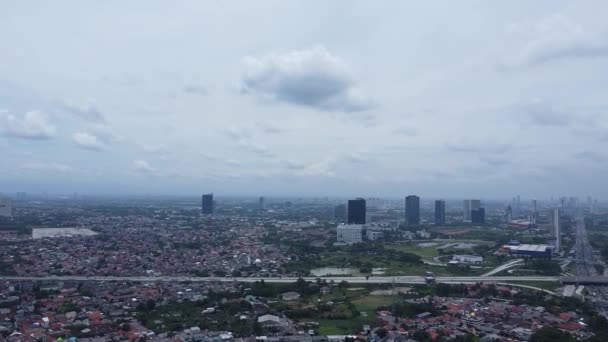 城市白天有晴朗的天空 — 图库视频影像