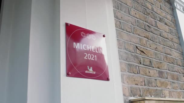 Drei Sterne Michelin Plaque Restaurant London — Stockvideo