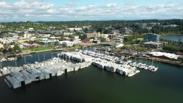 Cinematic Luchtfoto Drone Dolly Shot Van Olympia Yacht Club Buurt — Stockvideo