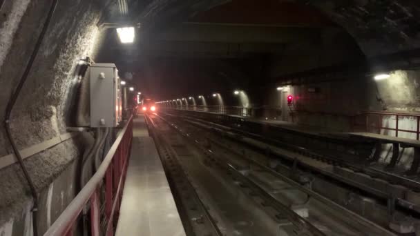 Een Metro Metro Trein Metro Elektrische Rail Rommelt Het Spoor — Stockvideo