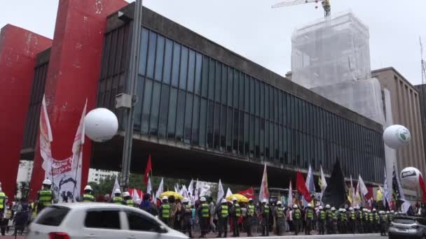 Полиция Протестующие Выстроились Очередь Проспект Паулисты Участия Акции Черная Осведомленность — стоковое видео