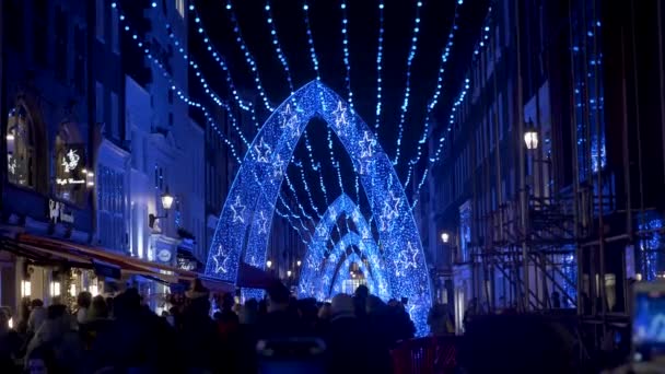 Tömegek Fedezik Fel Karácsonyi Dekorációkat South Molton Streeten Londonban 2021 — Stock videók