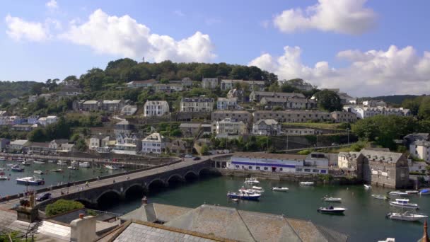Вид Исторический Рыбацкий Город Лоу Единственным Мостом Корнуолле Англия Великобритания — стоковое видео
