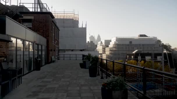 Sunrise Rooftop Terrace View Overlooking Millbank Apartments Covered Leffold Sheeting — Stock video