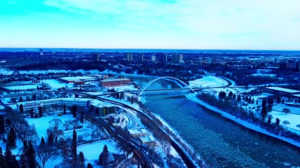 Χειμερινό Εναέρια Flyover Παρασύρεται Τηγάνι Πάνω Από Edmonton Alberta Treasury — Αρχείο Βίντεο