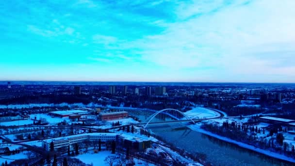 Winter Aerial Überflug Edmonton Alberta Treasury Board Und Finance Building — Stockvideo