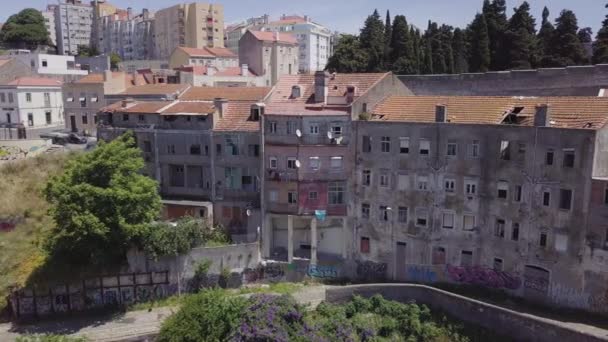 Drone Aerial Tracking Shot Run Buildings Casal Ventoso Neighborhood Lisbon — Stock Video