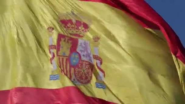 Vista Cerca Bandera Española Ondeando Viento — Vídeos de Stock