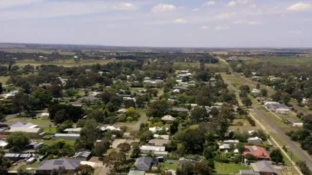 Aerial Kleine Ländliche Australische Gemeinde Mit Viel Grüner Vegetation — Stockvideo