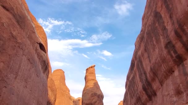 Εθνικό Πάρκο Άρτσες Γιούτα Ηπα Ερωτηματολόγια Red Sandstone Cliffs Natural — Αρχείο Βίντεο