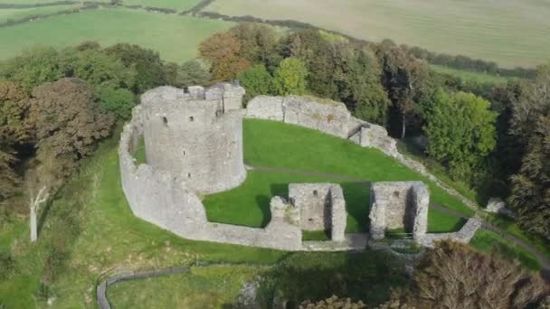 Luchtfoto Van Dundrum Castle Een Zonnige Dag County Noord Ierland — Stockvideo