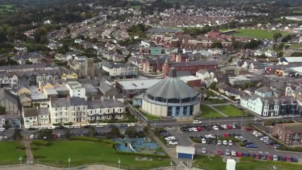 Flygfoto Över Staden Newcastle Solig Dag County Nordirland Flyger Över — Stockvideo