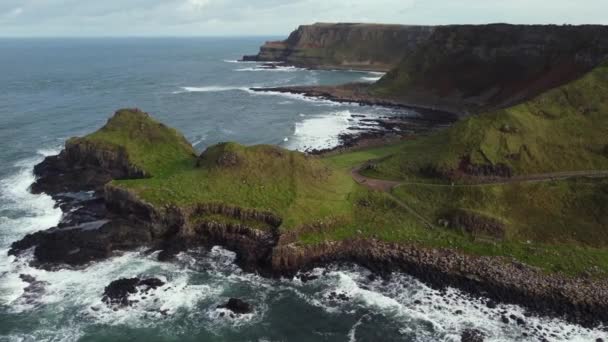 Вид Воздуха Дамбу Гиганта Солнечный День Графство Антрим Северная Ирландия — стоковое видео