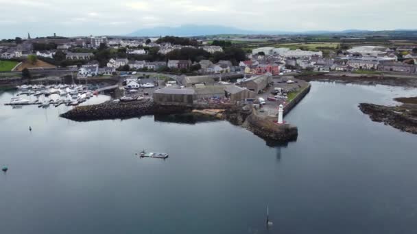 Widok Lotu Ptaka Port Ardglass Miasto Pochmurny Dzień County Irlandia — Wideo stockowe