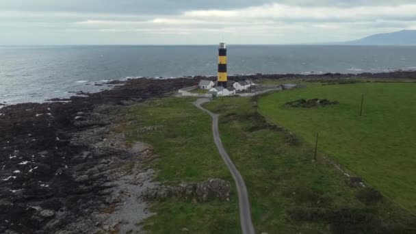 Luchtfoto Van Vuurtoren John Point Een Bewolkte Dag County Noord — Stockvideo