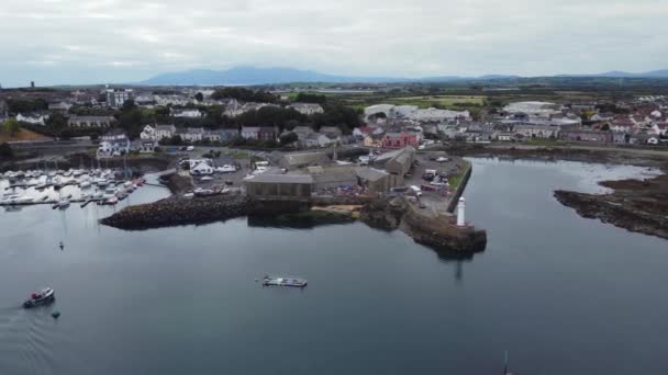 Vista Aérea Del Puerto Ciudad Ardglass Día Nublado County Irlanda — Vídeos de Stock