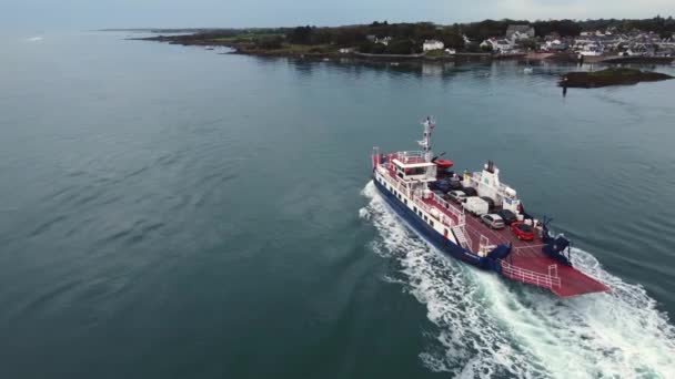 Letecký Pohled Trajekt Portaferry Strangfordu Jedoucí Oblačného Dne Směrem Strangford — Stock video