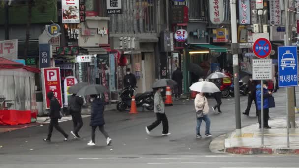 Dongdaemoon Design Plaza Starém Soulu Jižní Koreji Deštivém Dni Dopravou — Stock video