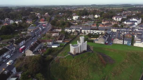 Αεροφωτογραφία Της Τάφρου Στην Πόλη Donaghadee Μια Συννεφιασμένη Μέρα County — Αρχείο Βίντεο