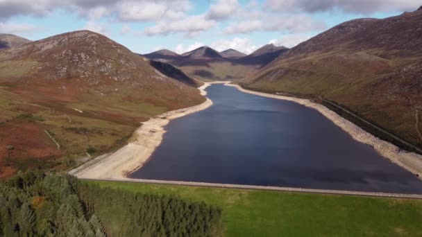 Widok Lotu Ptaka Zbiornik Silent Valley Słoneczny Dzień County Irlandia — Wideo stockowe