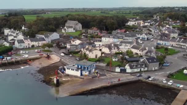 Αεροφωτογραφία Του Χωριού Strangford Μια Συννεφιασμένη Μέρα County Βόρεια Ιρλανδία — Αρχείο Βίντεο