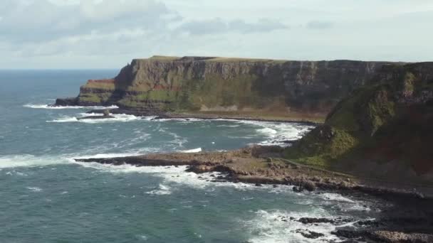 Vista Aérea Calçada Gigante Dia Ensolarado Condado Antrim Irlanda Norte — Vídeo de Stock