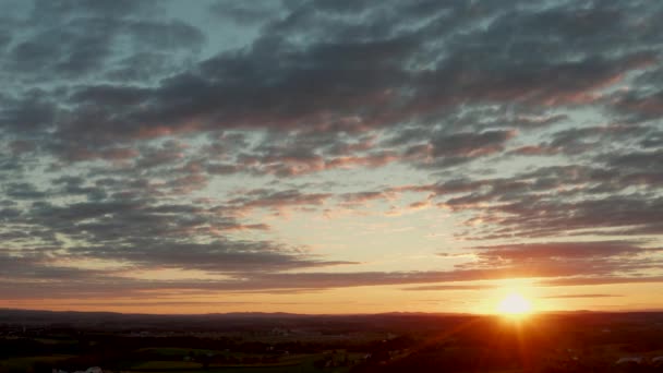 Великолепный Восход Солнца Драматическом Небе Воздух Солнце Заходит Горизонте Красочные — стоковое видео