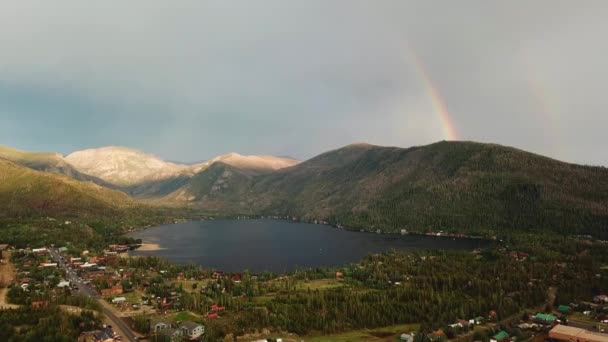 Paisagem Deslumbrante Com Arco Íris Céu Sobre Lago Cordilheira Grand — Vídeo de Stock