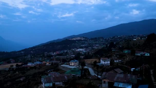 Tawang Vista Ciudad Desde Cima Montaña Amanecer Desde Ángulo Plano — Vídeos de Stock