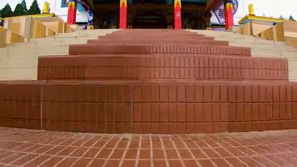 Vista Escalera Antiguo Monasterio Budista Desde Ángulo Bajo Vídeo Del — Vídeo de stock