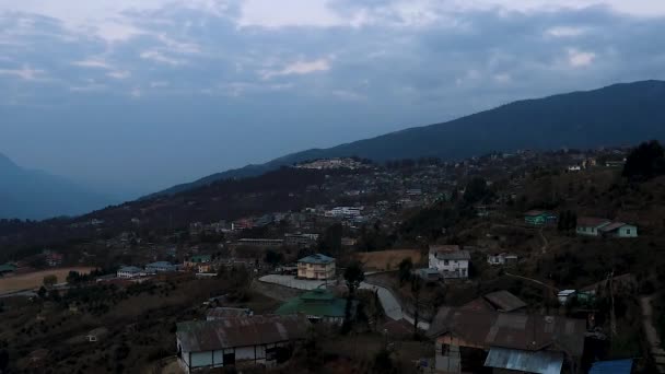 Tawang Vista Ciudad Desde Cima Montaña Amanecer Desde Ángulo Plano — Vídeos de Stock